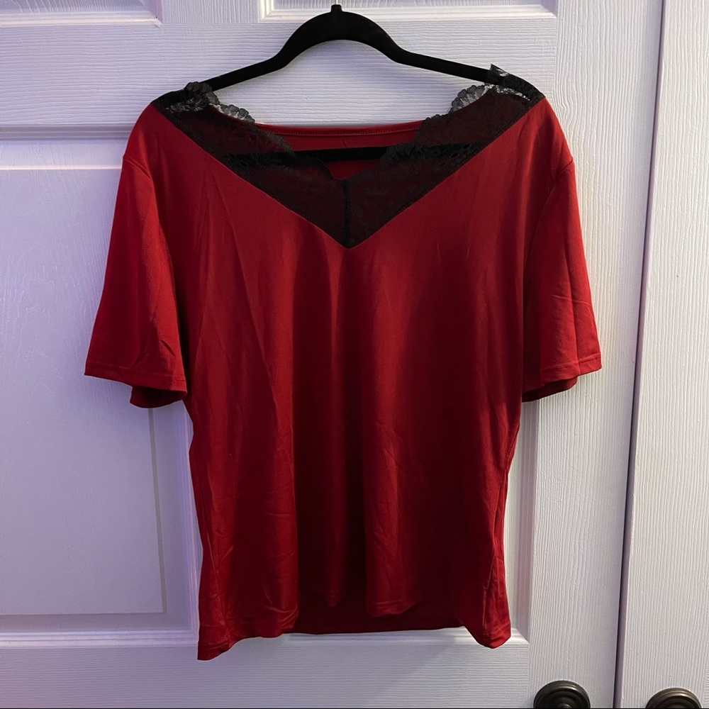 SHEIN Plus Size 2X Lace V-neck Tee